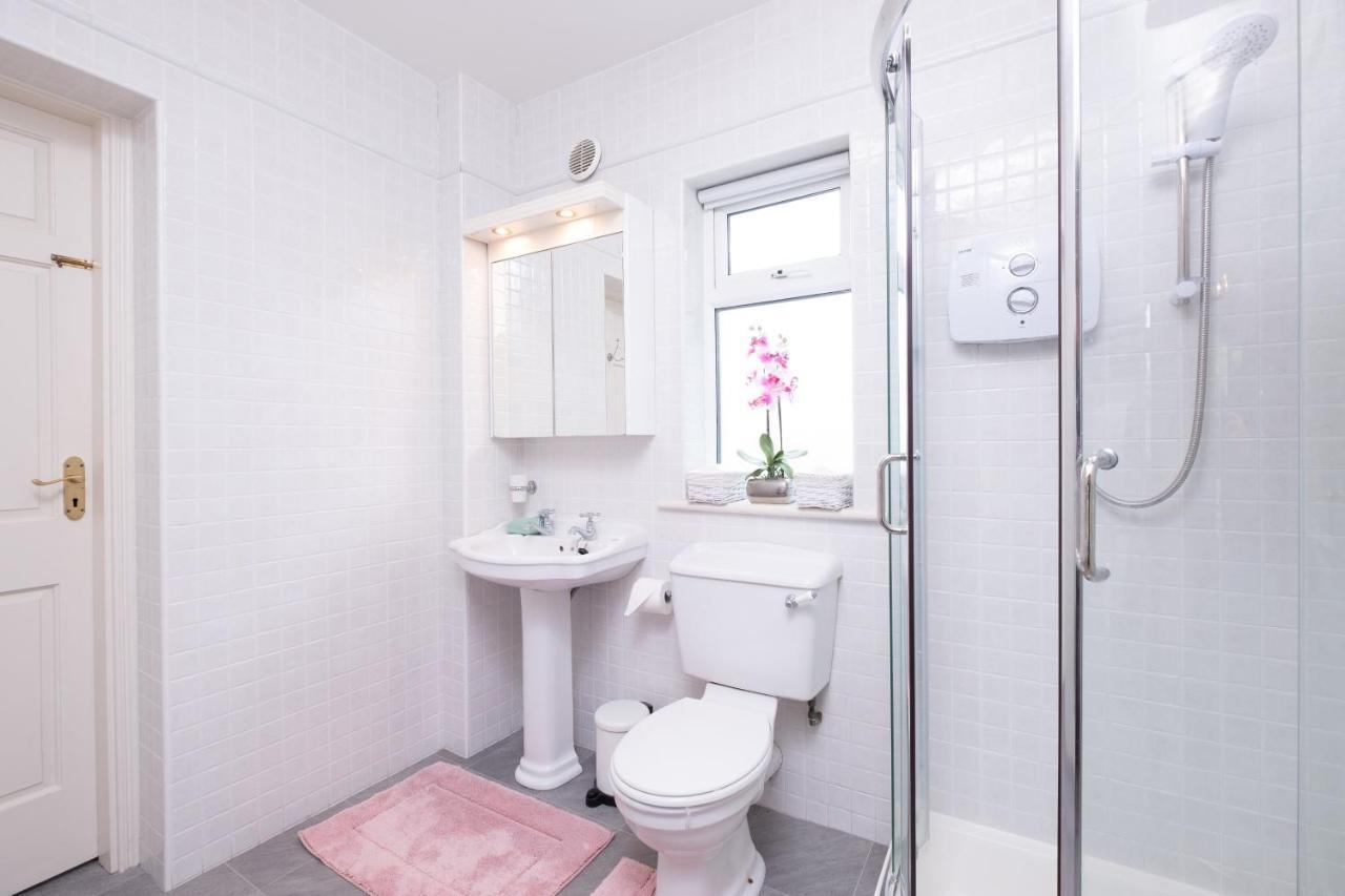 Luxury Apartment, Bed And Breakfast Голуей Екстериор снимка